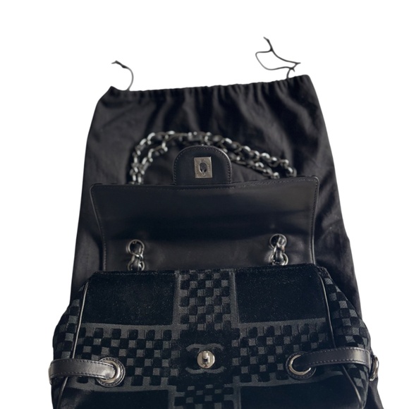 NEW CHANEL | Chain Shoulder Bag CocoMark Velvet Black - Picture 7 of 15